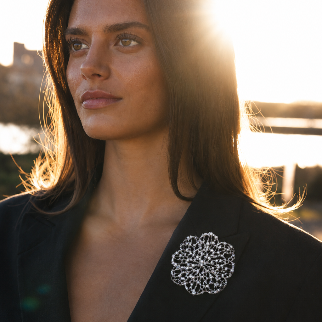 Simili blomst, broche