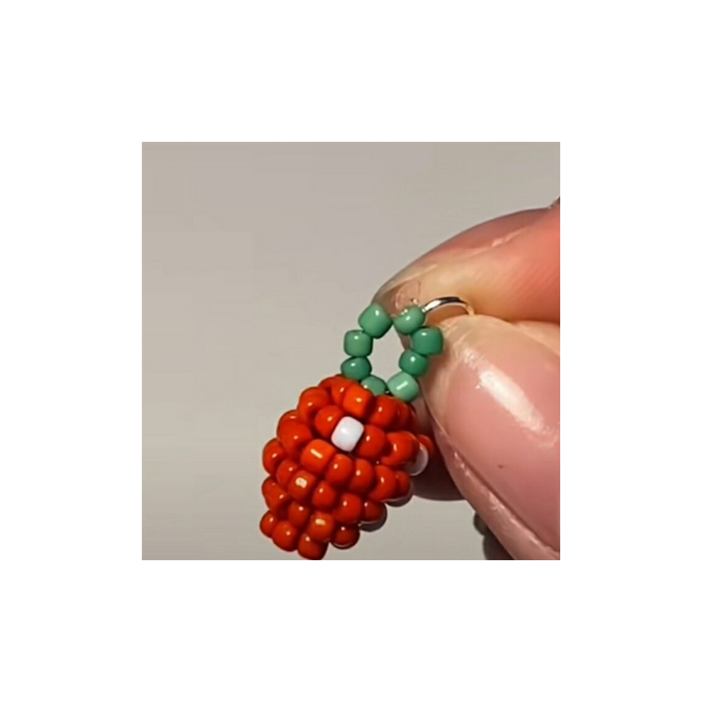 DIY Tutorial - How to make a beaded strawberry